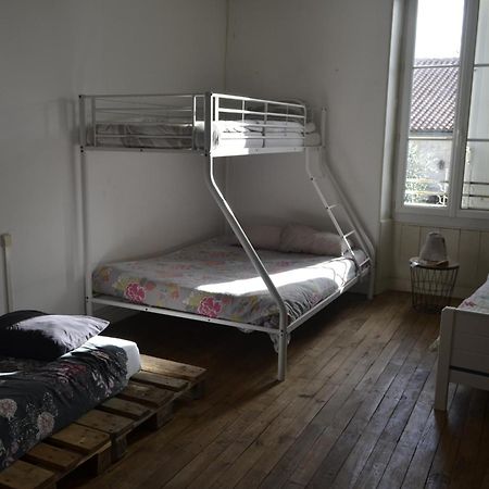 Bed and Breakfast Grande Chambre D'Hote Pour 4 A 5 Personnes Chef-Boutonne Exterior foto