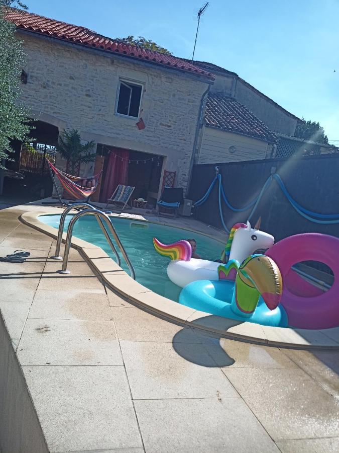 Bed and Breakfast Grande Chambre D'Hote Pour 4 A 5 Personnes Chef-Boutonne Exterior foto