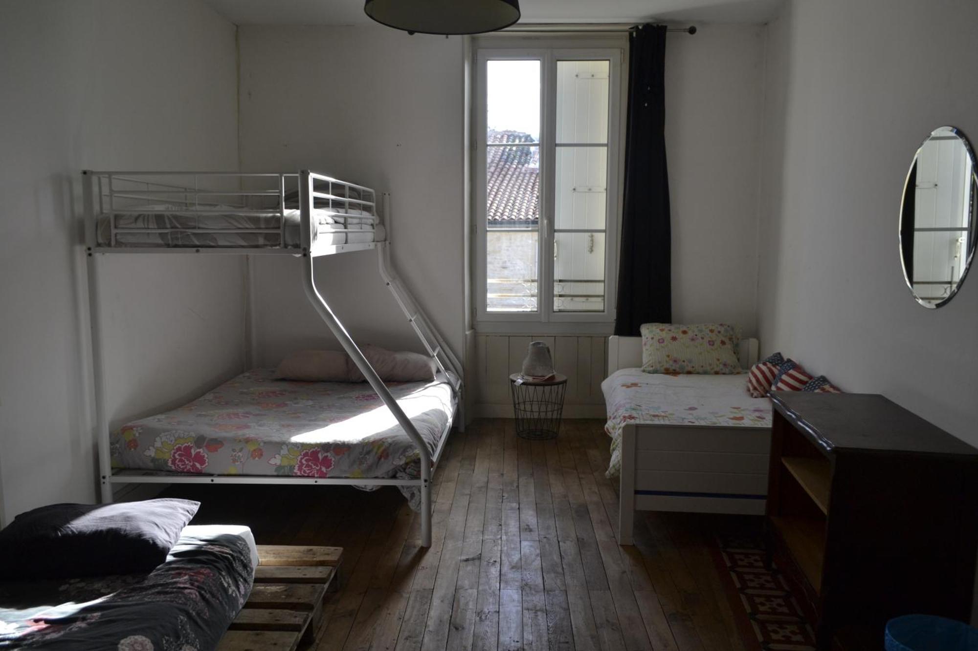 Bed and Breakfast Grande Chambre D'Hote Pour 4 A 5 Personnes Chef-Boutonne Exterior foto